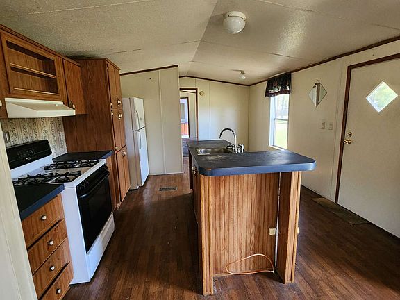 3rd image of 20750 96th St