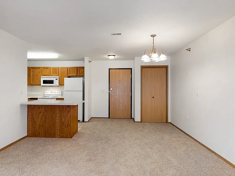 Platinum Valley Apartments — Photo 51