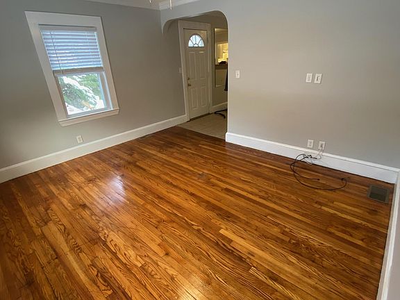 3rd image of 118 Thicket St
