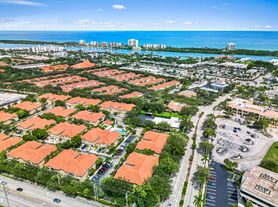 112 Lighthouse Cir, Tequesta, FL