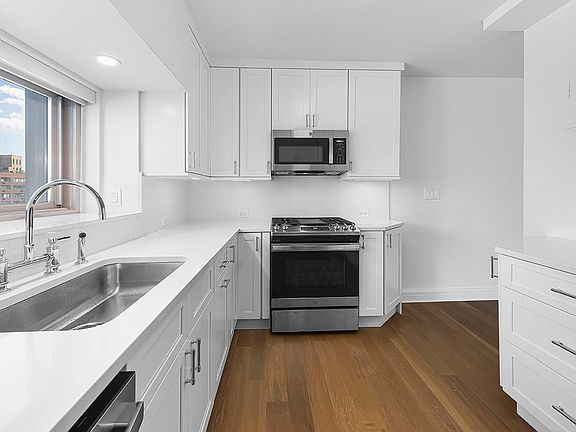 3rd image of 211 E 70th St APT 18B