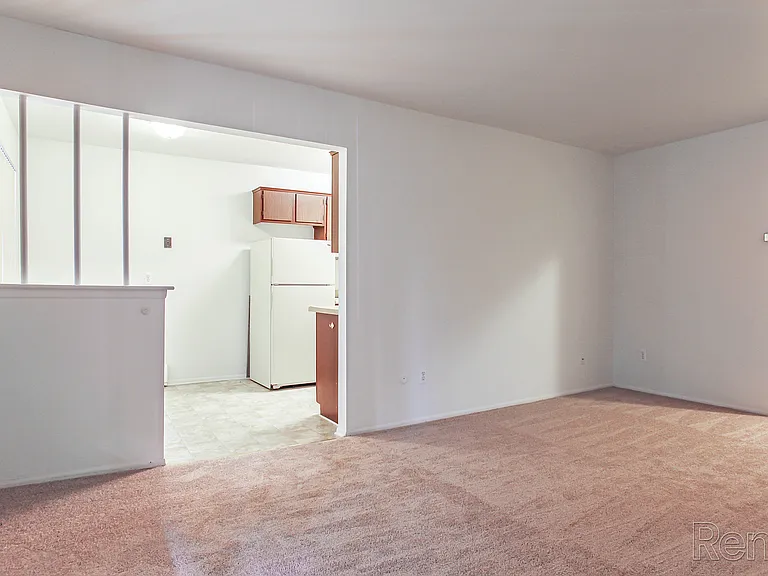 Rochester House Apartments — Photo 16