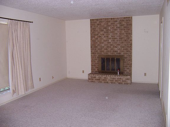 3rd image of 205 Crestwood Dr