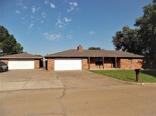 920 Crestview Dr, Cushing, OK 74023
