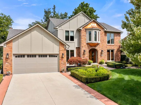3292 Charlwood Dr, Rochester Hills, MI 48306