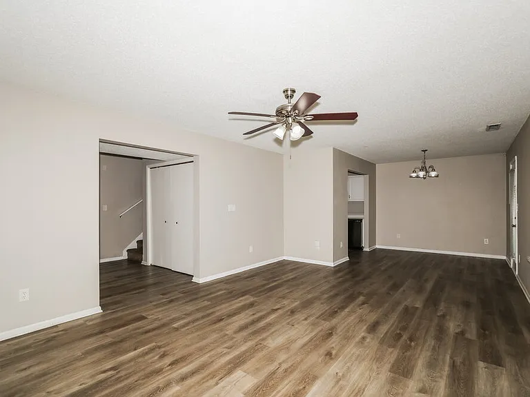 4349 Village Trace Ct — Photo 5