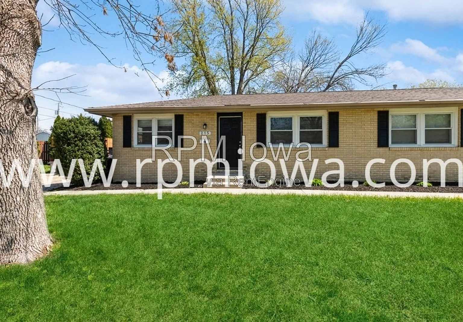 2 bed, 1.0 bath, 775 sqft, $1,045 — Photo 1