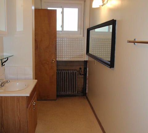 5th image of 540 S 2nd St W APT 2
