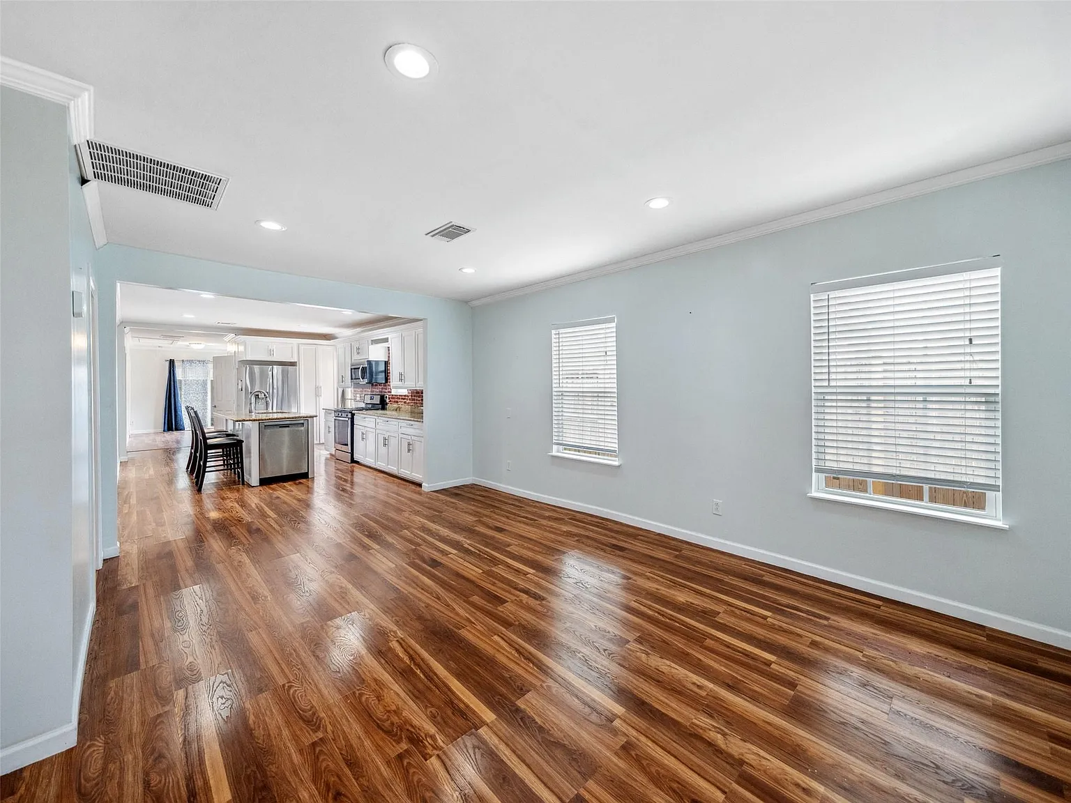 3 bed, 2.0 bath, 1693 sqft, $2,700 — Photo 2