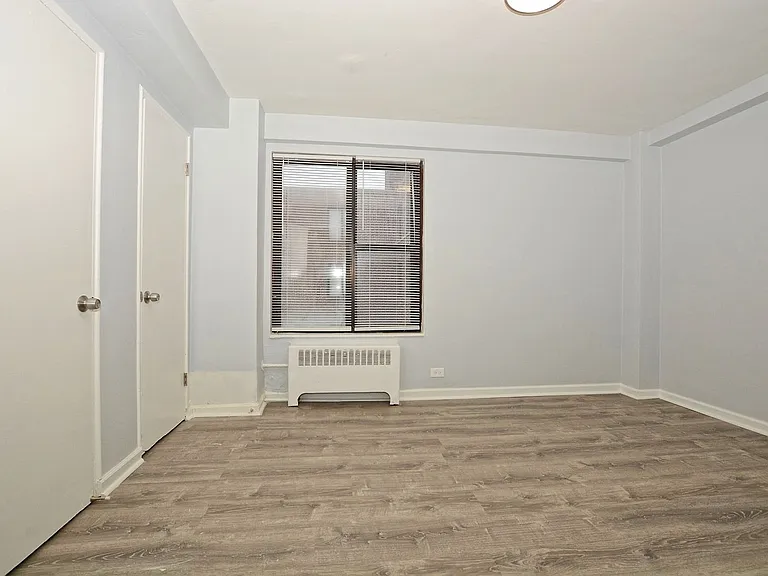 7200 Coles — Photo 12