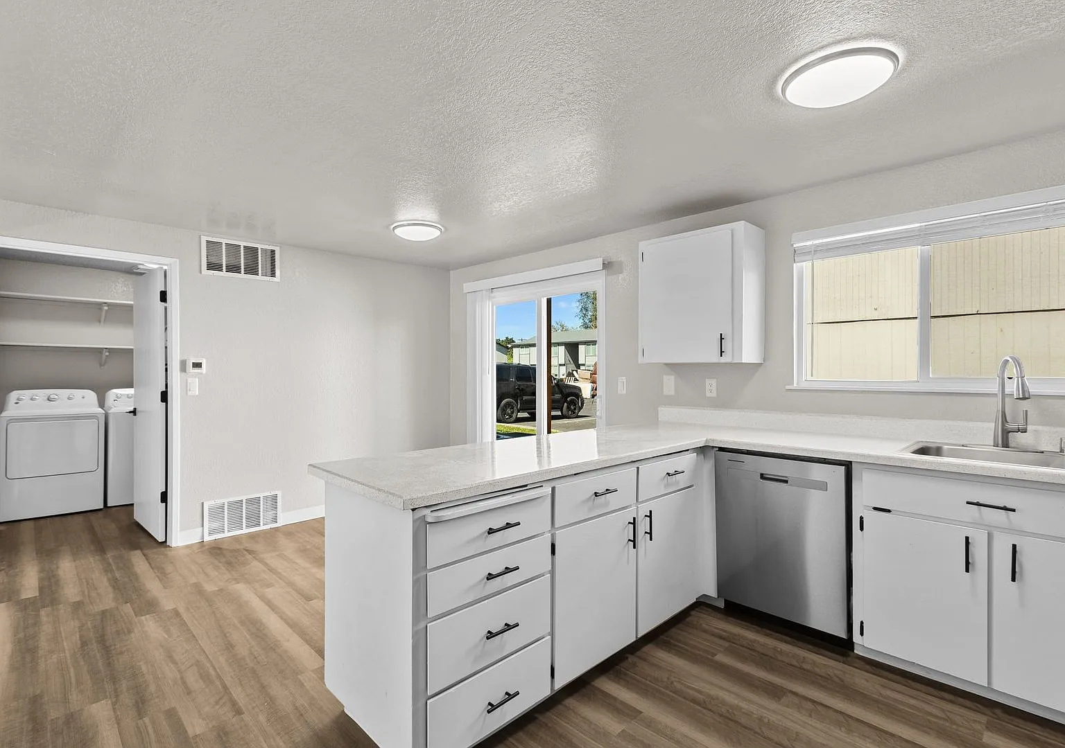 One of the largest 2 bedrooms in the area with 1.5 bathrooms and 1100 square feet plus your own l... — Photo 1