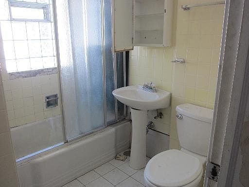 3rd image of 3233 N Odell Ave