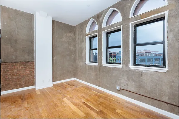 Rented by Nooklyn NYC LLC | media 54