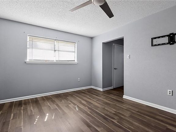 3rd image of 7939 Devine Ave