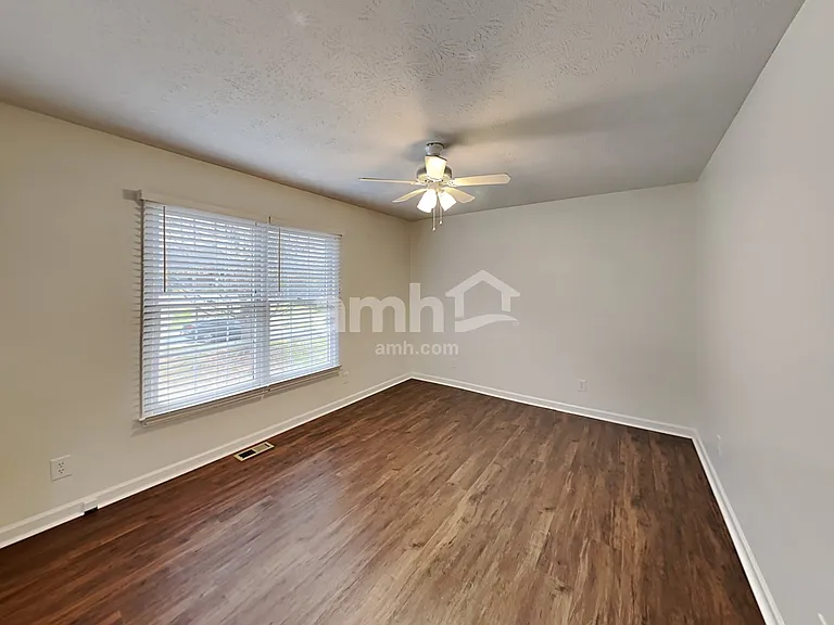 468 Springfield Dr — Photo 15