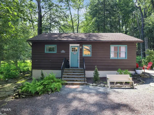 1449 Lakeland Dr, Lake Ariel, PA 18436