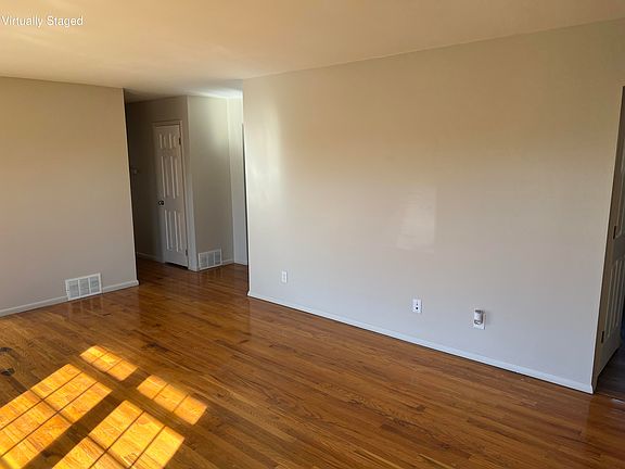 3rd image of 1047 Clubhouse Dr