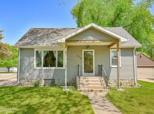 918 14th Ave S, Grand Forks, ND 58201