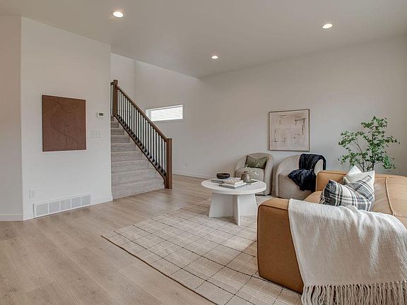 3rd image of 6786 Bellview Dr S
