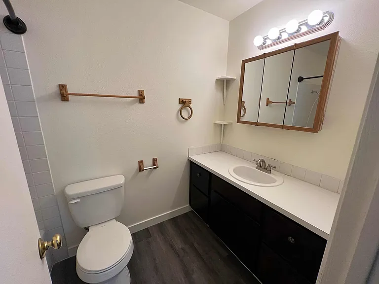 Studio West Apartments — Photo 29