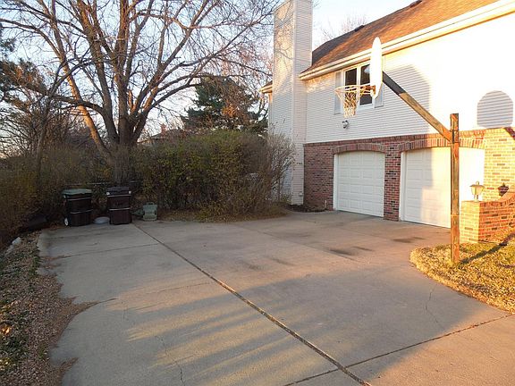 4th image of 8210 South St