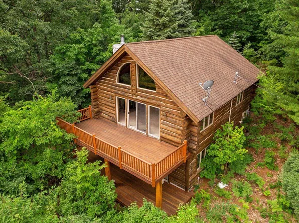 10690 E Rainbows End, Suttons Bay, MI 49682