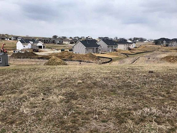 4th image of 422 Rolling Hills Dr