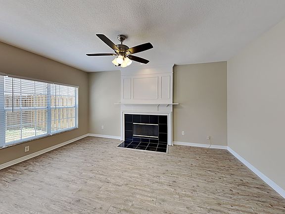 5th image of 871 W Charing Cross Cir