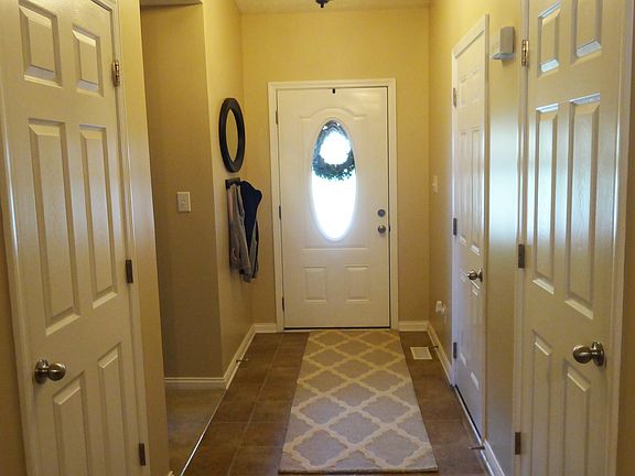 3rd image of 1106 Majestic Woods Dr