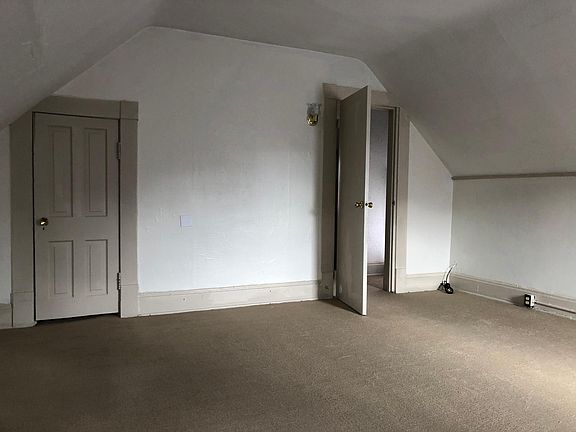 5th image of 555 Lathrop St