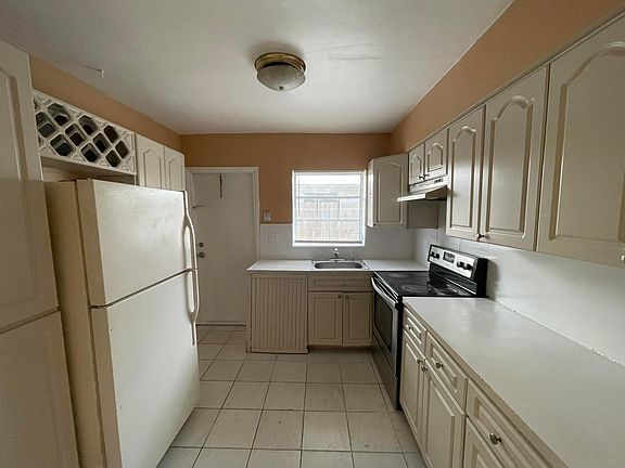 2nd image of 1314-1316 NW 8TH Avenue