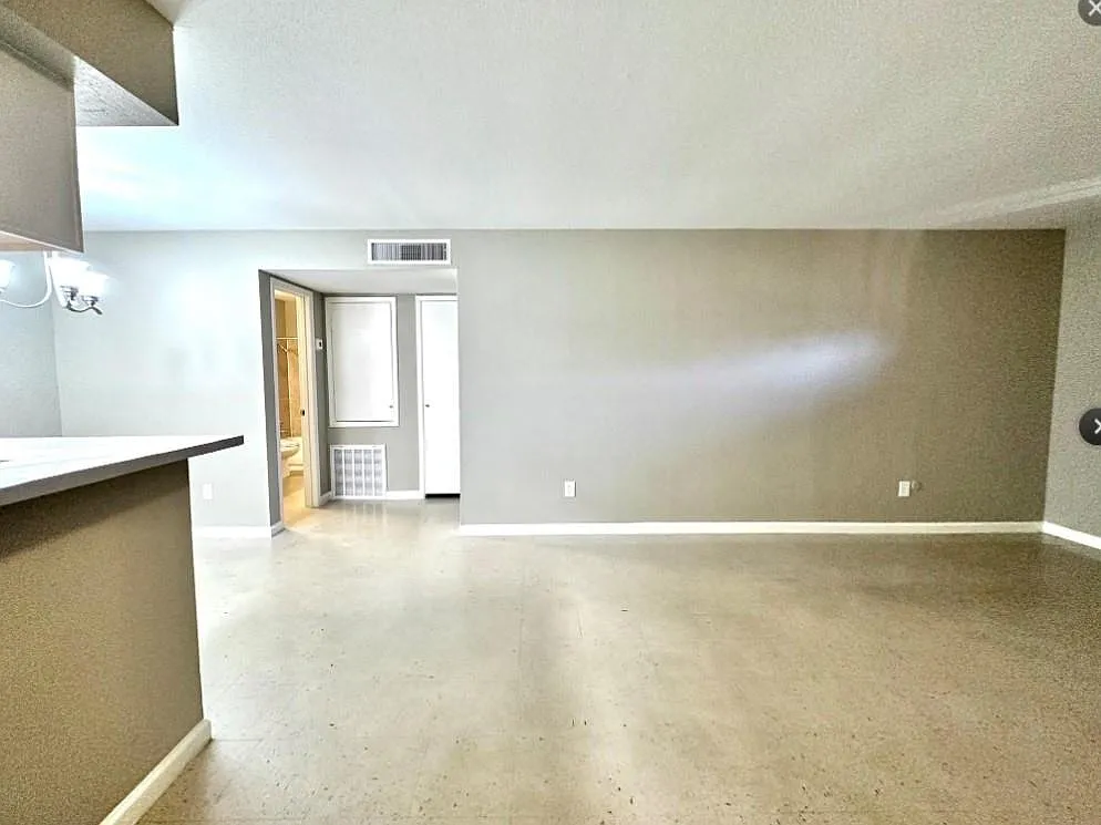 1 bed, 1.0 bath, 755 sqft, $870 — Photo 4