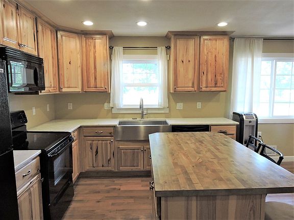 4th image of 204 E 21st St