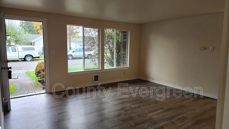 1405 Wright Ave — Photo 2