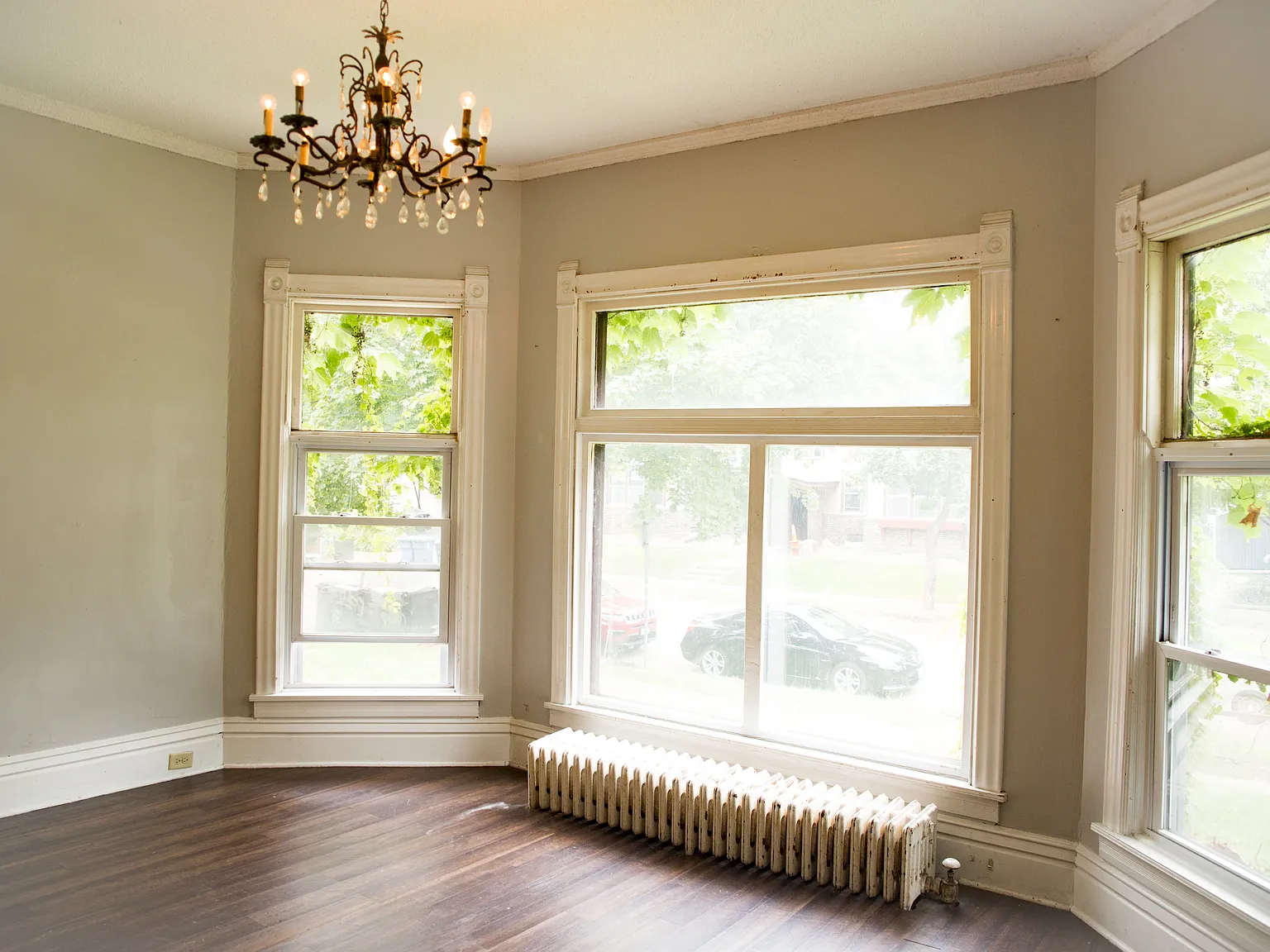 6 bed, $2,600 — Photo 2
