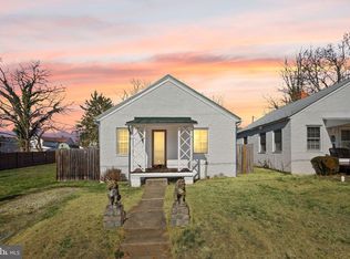 224 South St SE, Leesburg, VA 20175