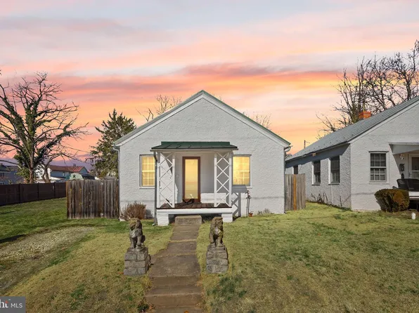 224 South St SE, Leesburg, VA 20175