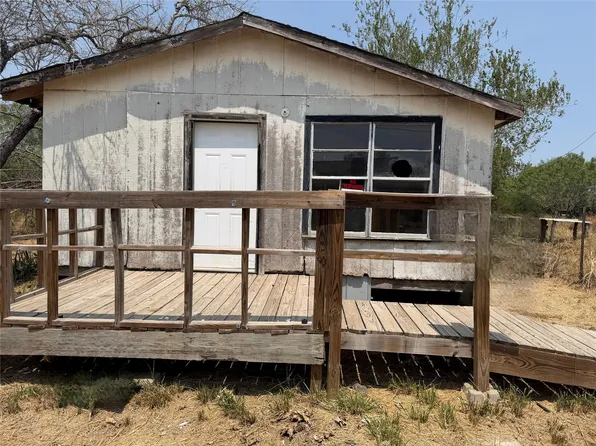 108 J Ave, Christine, TX 78012
