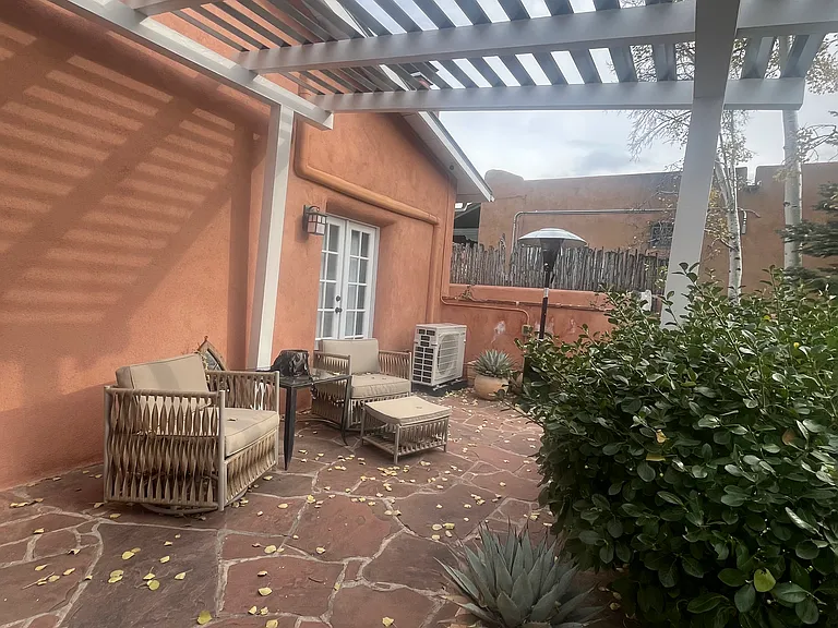 864 E Palace Ave — Photo 11