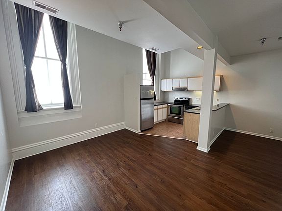 3rd image of 546 Main St APT 3B
