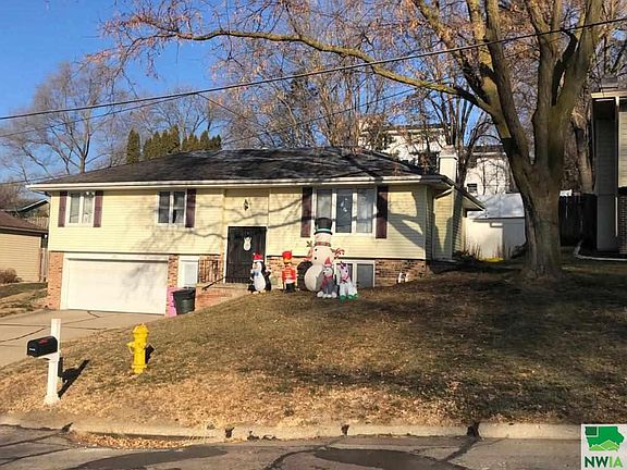 2nd image of 327 W 35th St