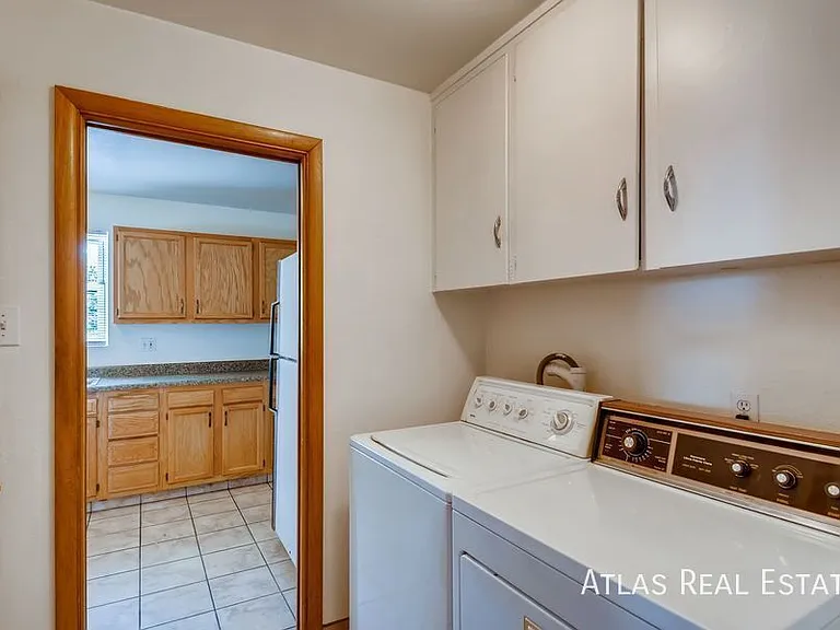 2714 N Grove St — Photo 26
