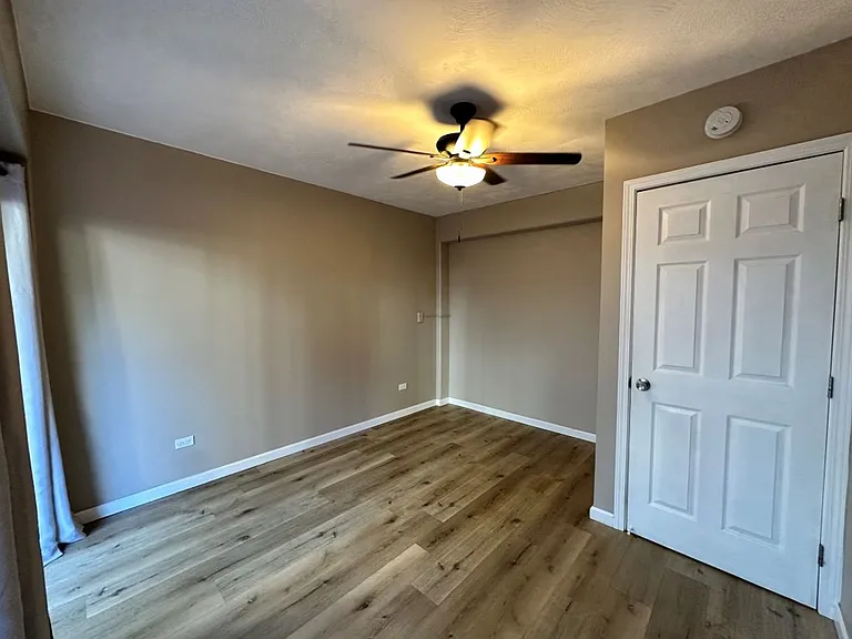 369 Hobron Ln — Photo 6