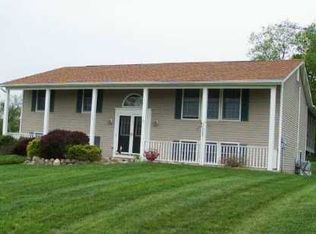 16 Magnolia Dr, Chester, NY 10918