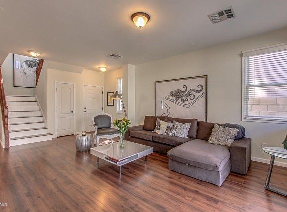3rd image of 2242 E Wayland Dr