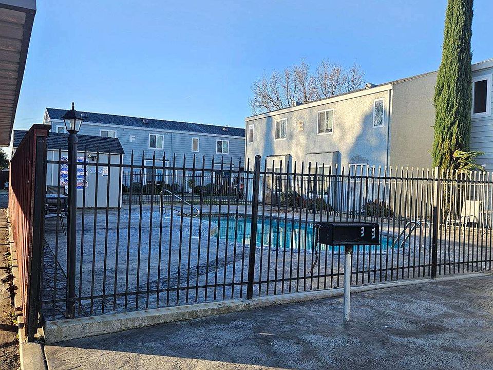 2nd image of 125 Villa Ct #17