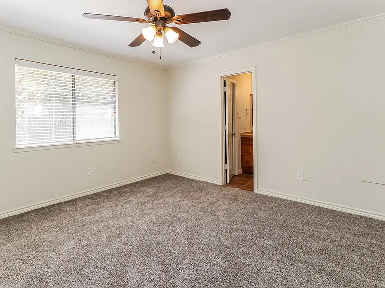84 Fallshire Dr — Photo 10