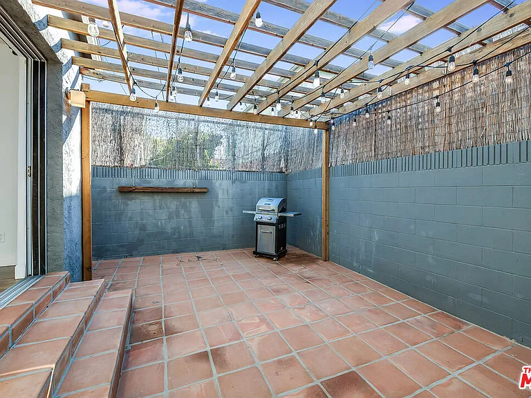 7722 Clinton St — Photo 23