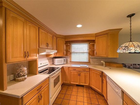 2nd image of 2687 Hyacinth Dr NW