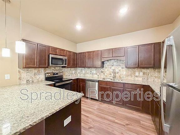 5th image of 1003A Laurel Dr